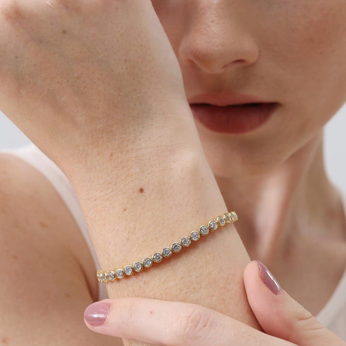 Round Pattern Tennis Bracelet For Women With Bezel Setting, Electroplated Copper And Zirconia Inlay