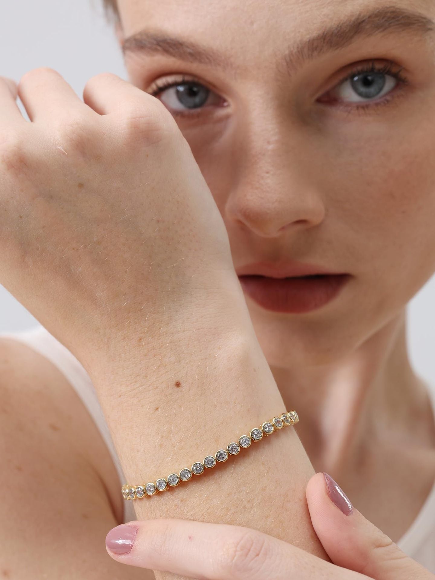 Round Pattern Tennis Bracelet For Women With Bezel Setting, Electroplated Copper And Zirconia Inlay