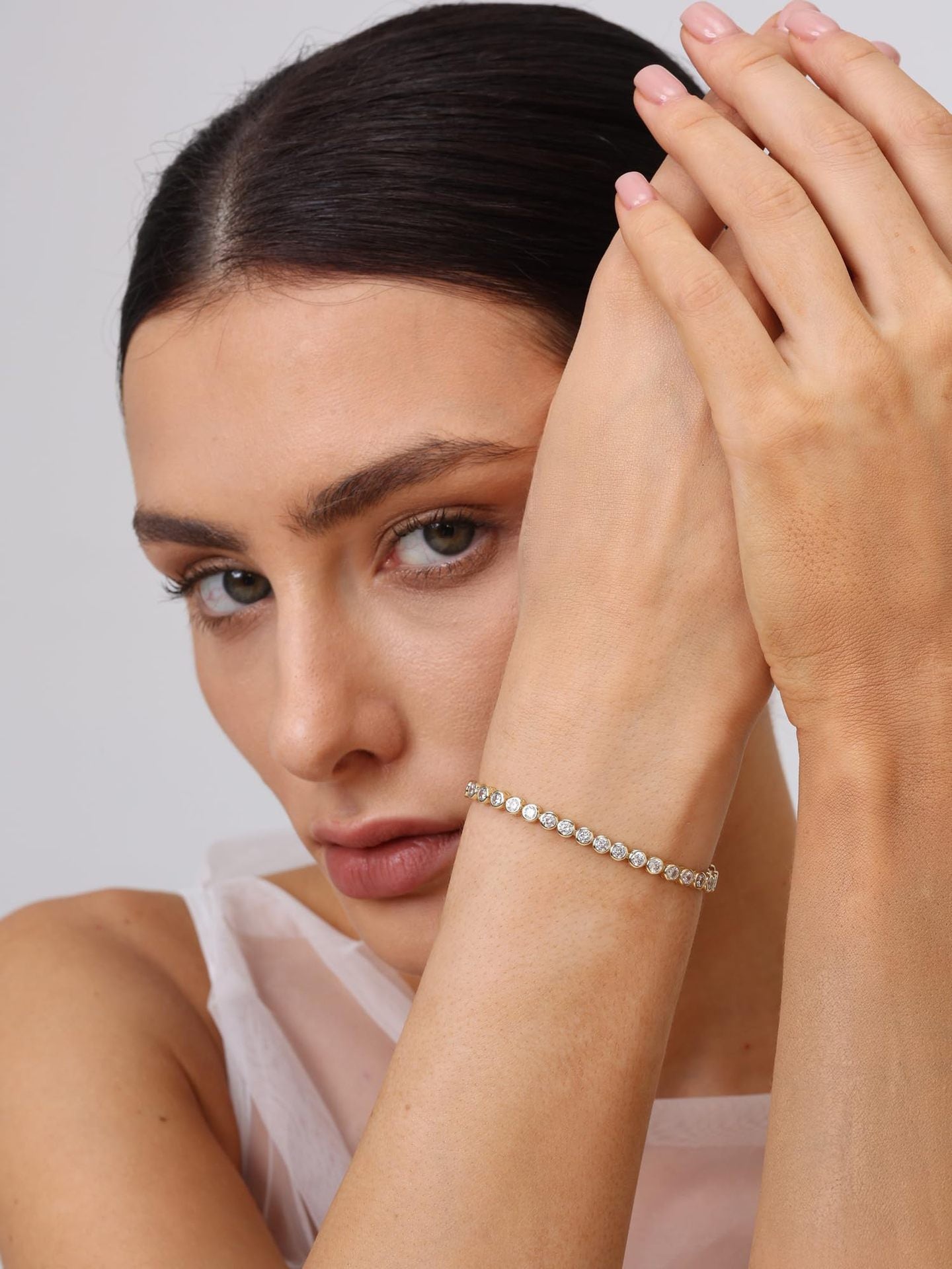 Round Pattern Tennis Bracelet For Women With Bezel Setting, Electroplated Copper And Zirconia Inlay