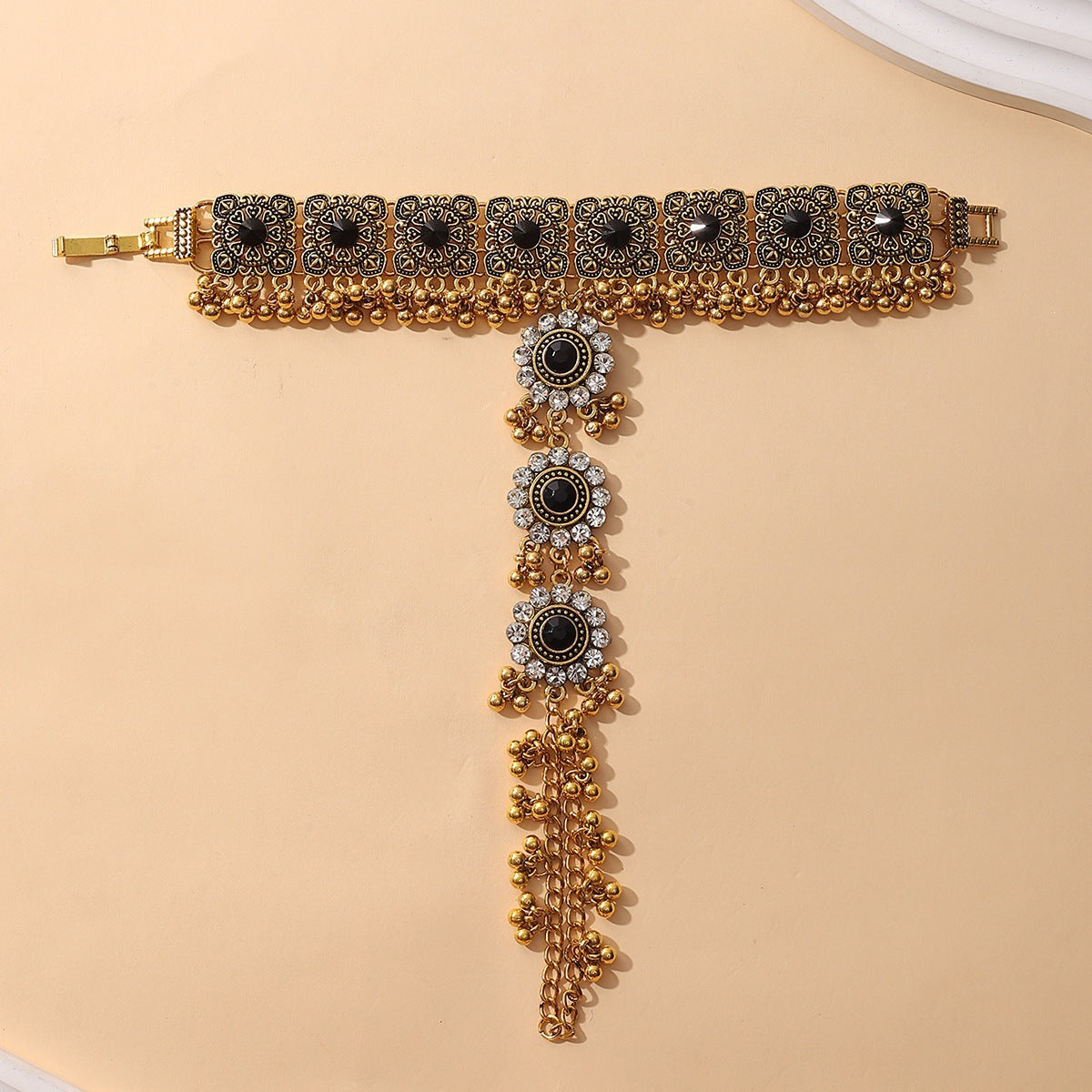 Ethnic Style Flowers Tassel Hand Chain Bracelet For Women In Alloy With Zircon Inlay