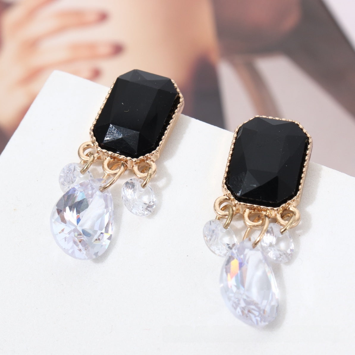 Retro Geometric Stud Earrings For Women With Dyed Black Alloy And Crystal Tassel Design