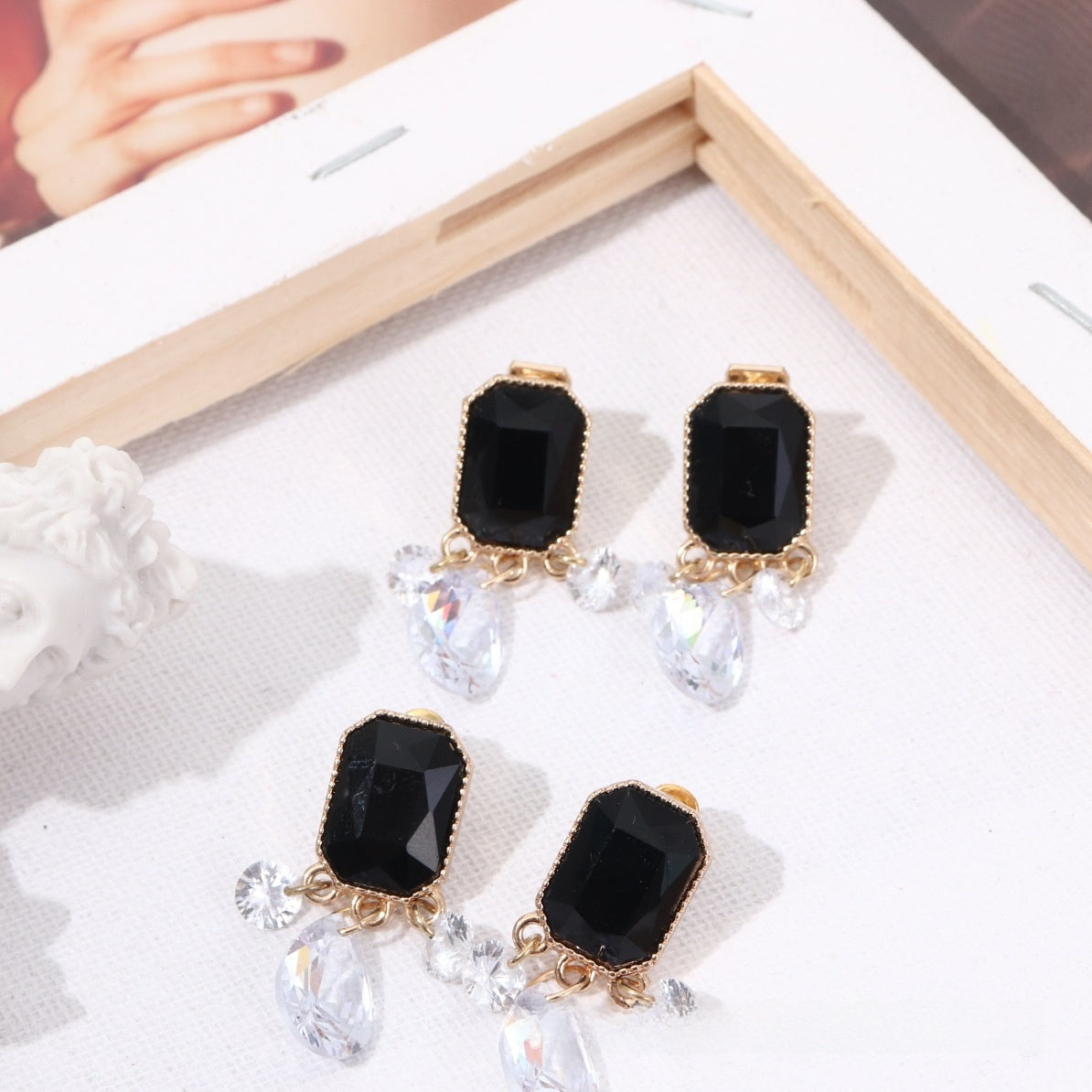 Retro Geometric Stud Earrings For Women With Dyed Black Alloy And Crystal Tassel Design