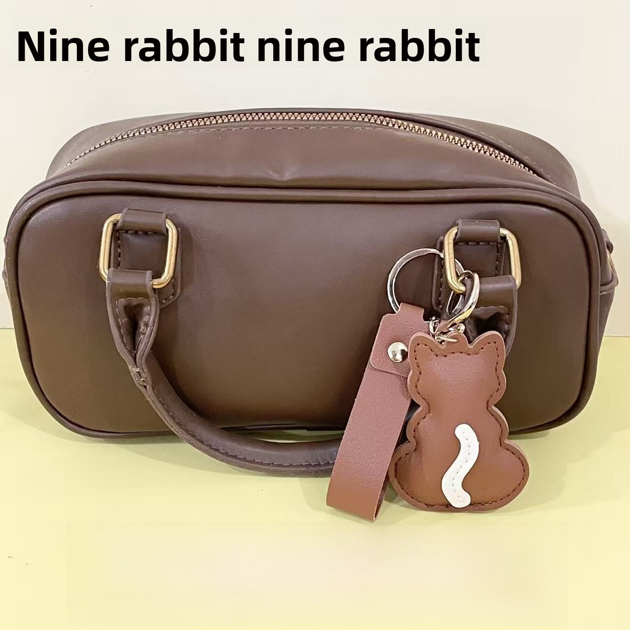 Electroplated Cat Bag Pendant In White With PU Leather Material Featuring Modern Style, 1 Set