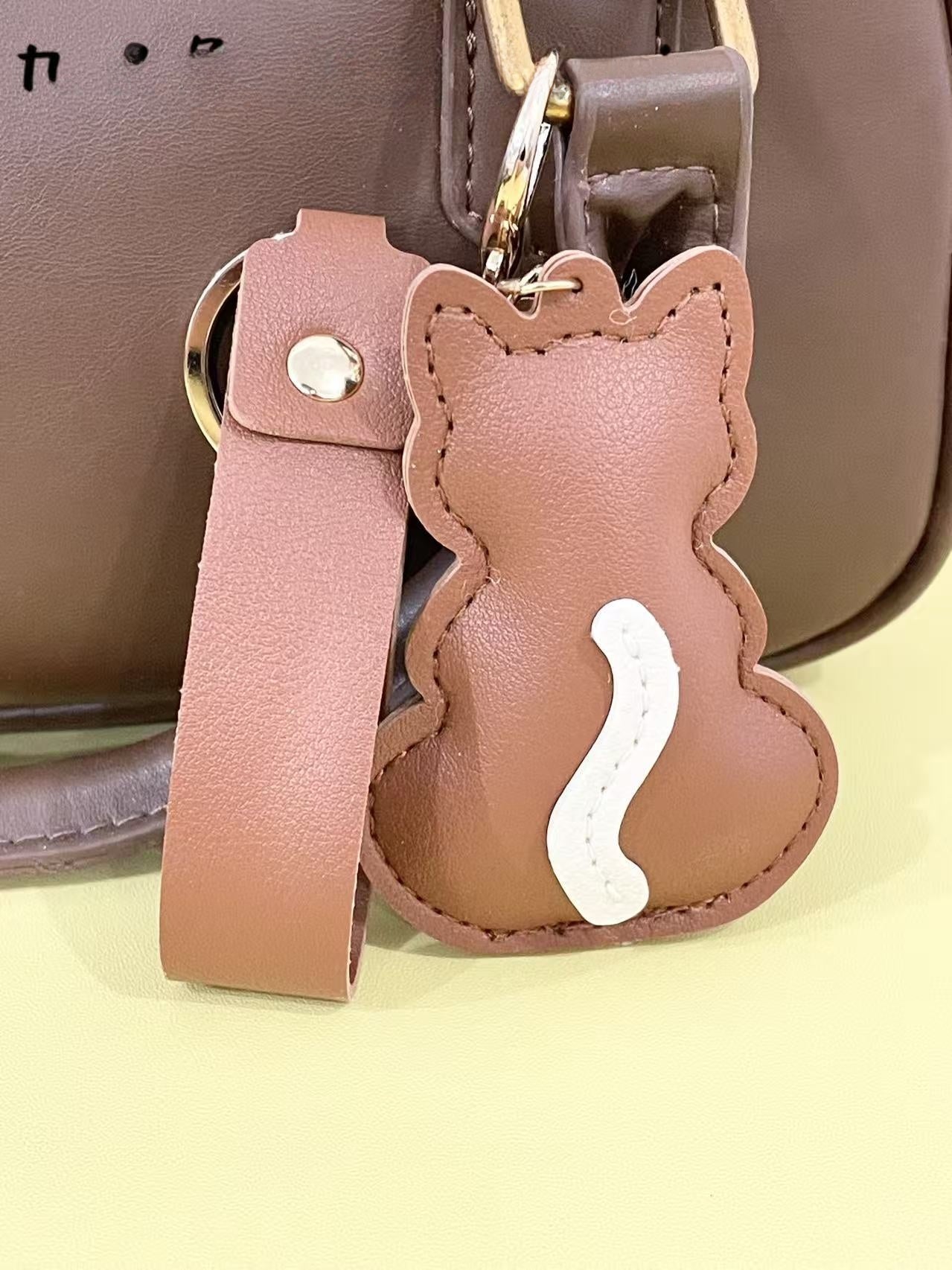Electroplated Cat Bag Pendant In White With PU Leather Material Featuring Modern Style, 1 Set