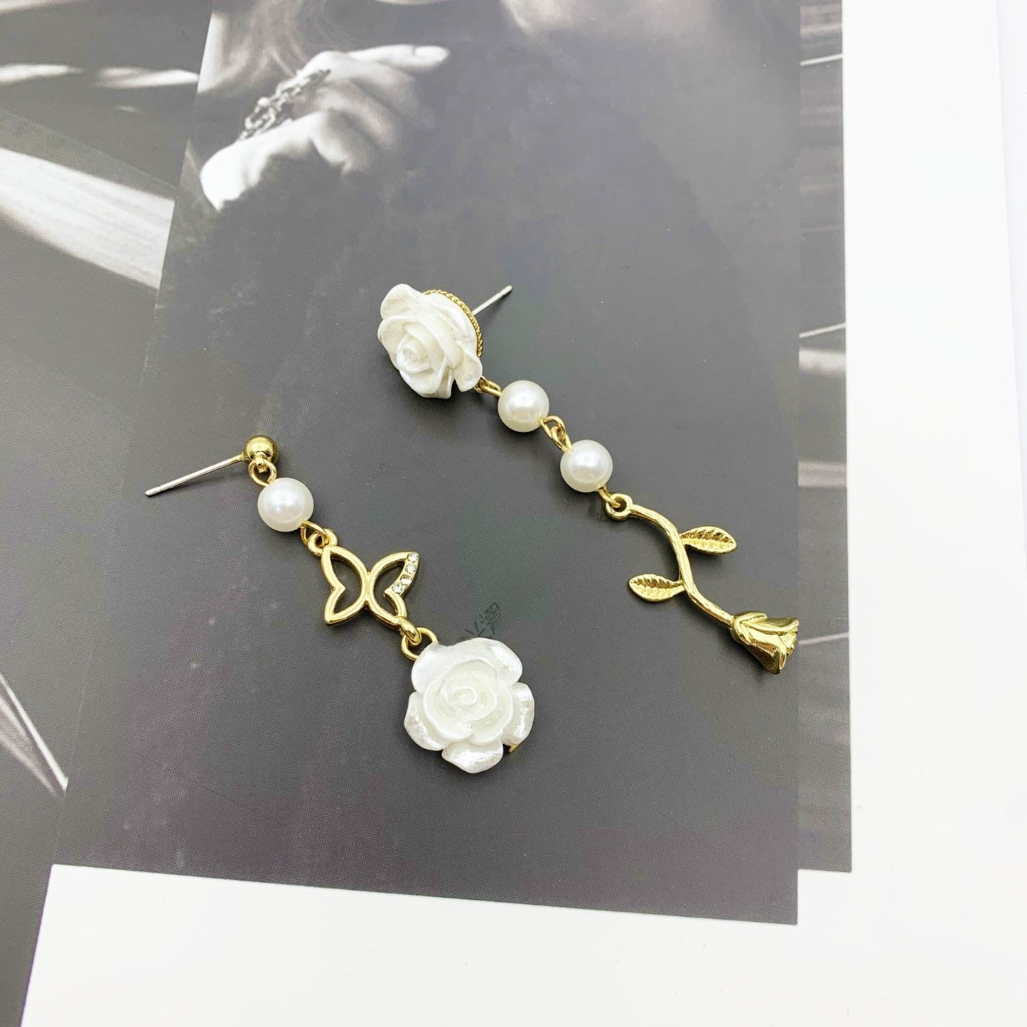 Sweet Asymmetrical Rose Stud Earrings In Silver Alloy With Artificial Pearl Inlay, Featuring Electroplated Craft