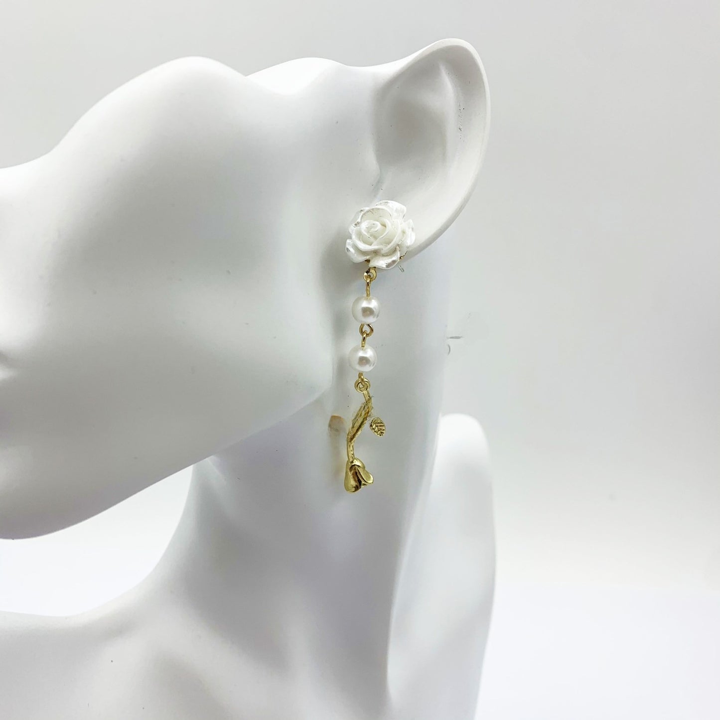 Sweet Asymmetrical Rose Stud Earrings In Silver Alloy With Artificial Pearl Inlay, Featuring Electroplated Craft