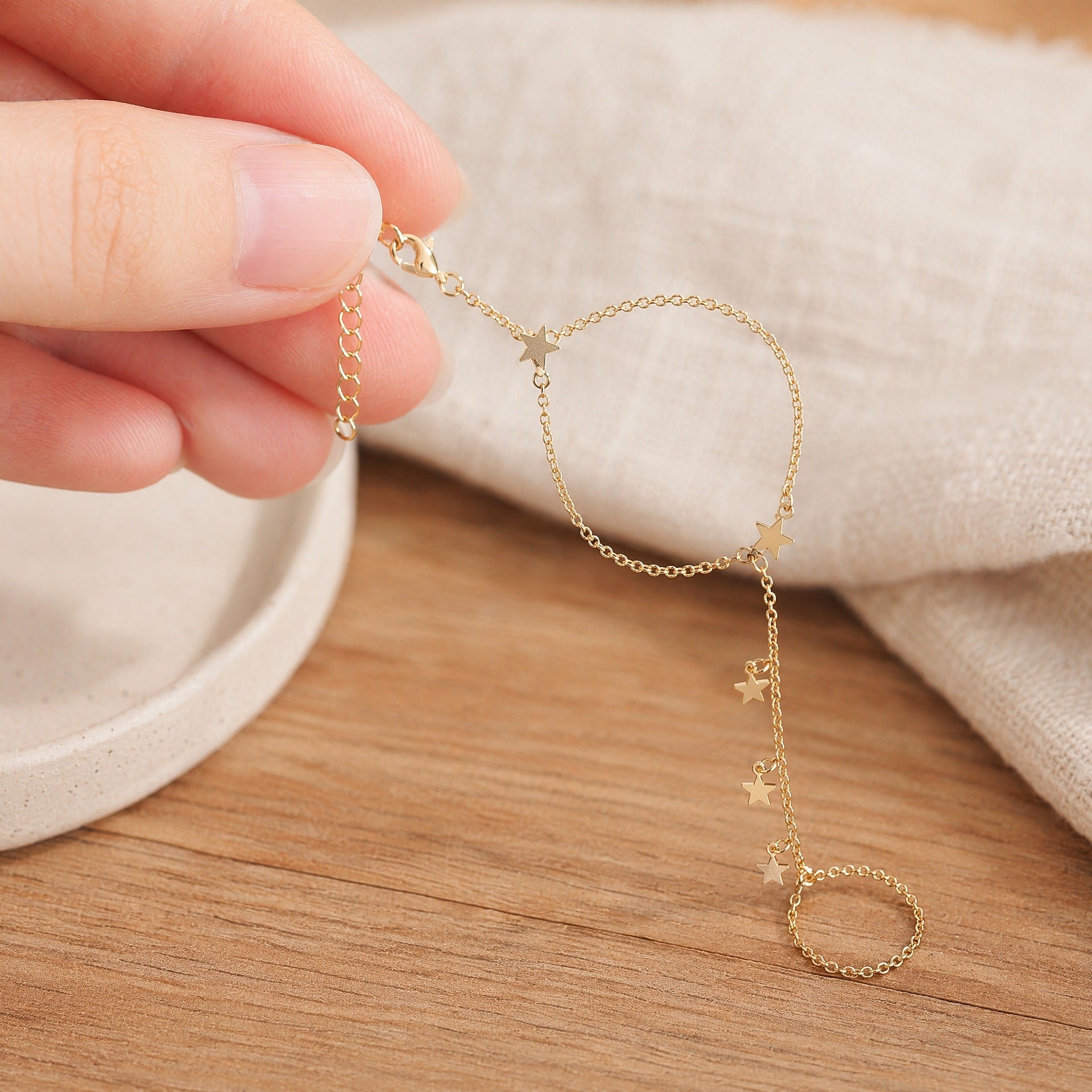 Simple Style Pentagram Hand Chain Bracelet For Women In Iron, Perfect For Beach Wear