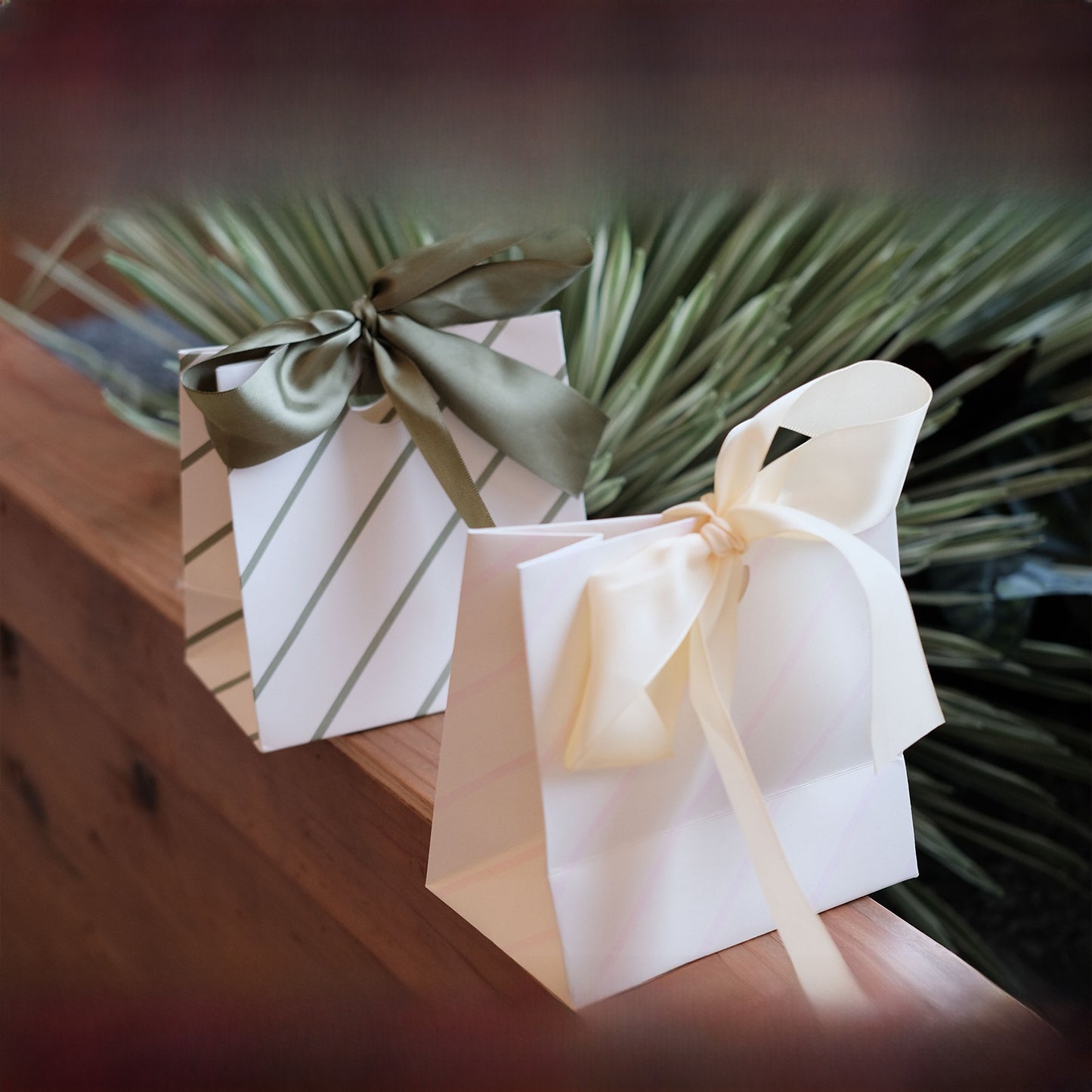 Stripe Wedding Gift Bags In Beige, 10 PCS Package, Paper Card Material, Elegant Wedding Style
