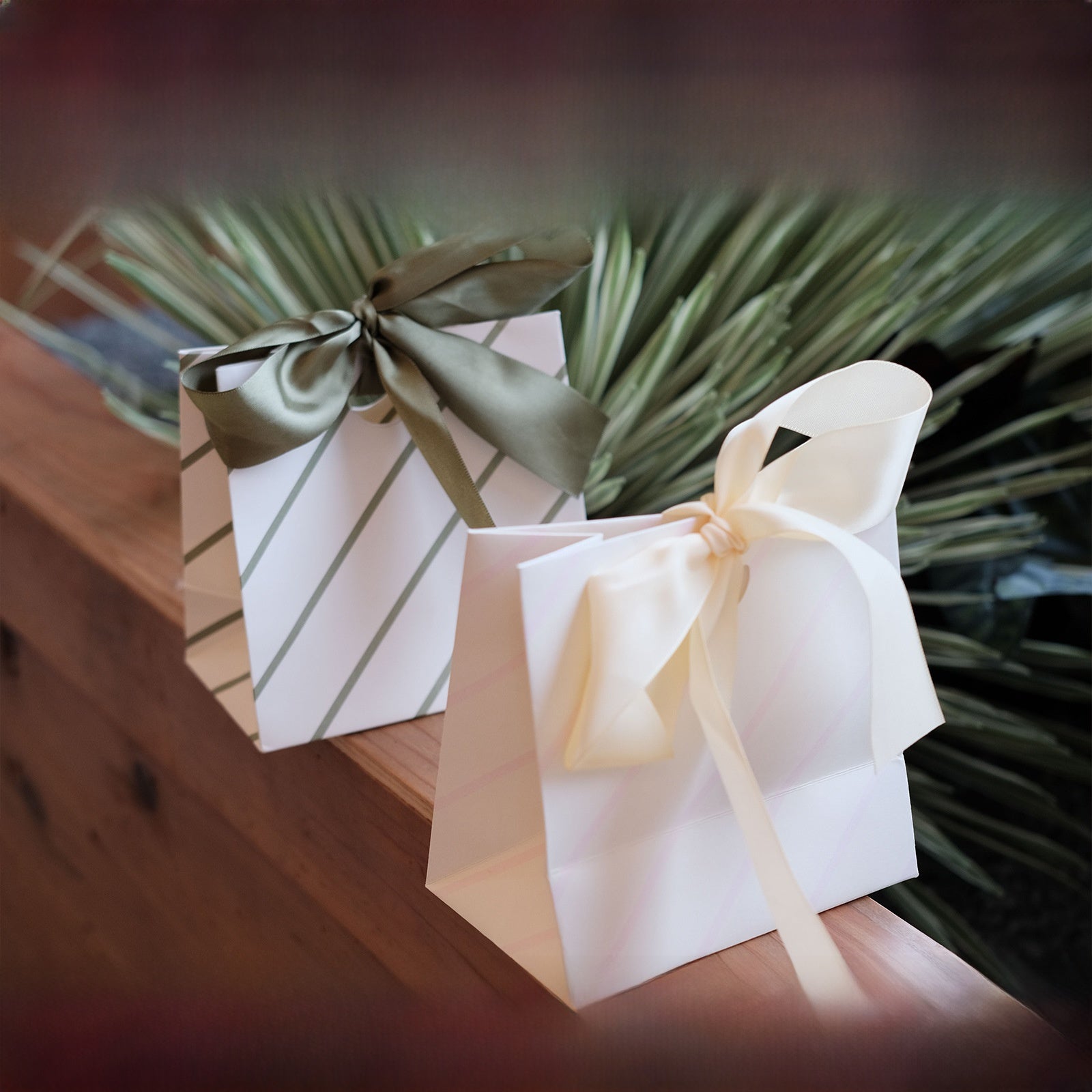 Stripe Wedding Gift Bags In Beige, 10 PCS Package, Paper Card Material, Elegant Wedding Style