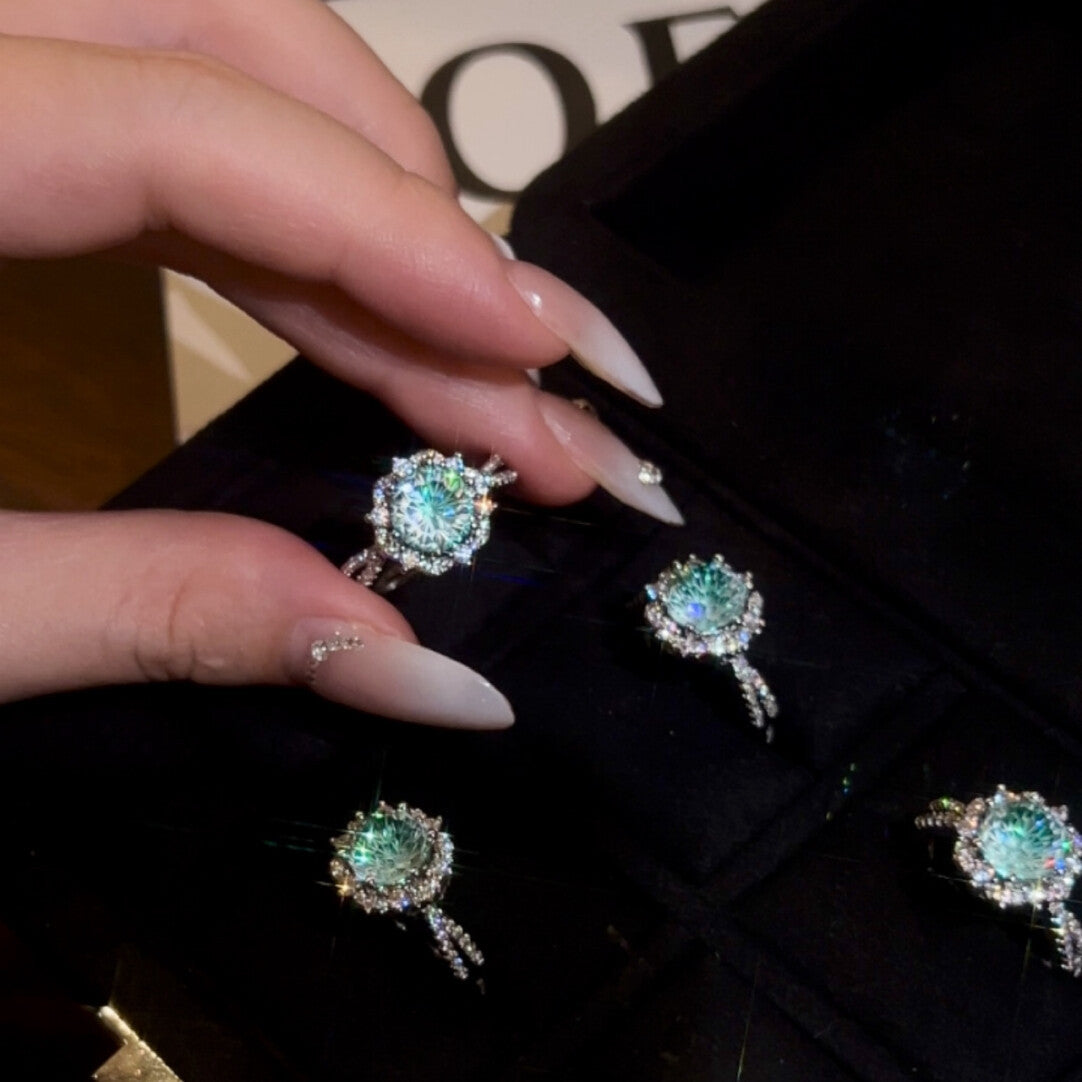 Luxurious Fireworks Claw Setting Ring For Women In Electroplated Copper With Zircon Inlay