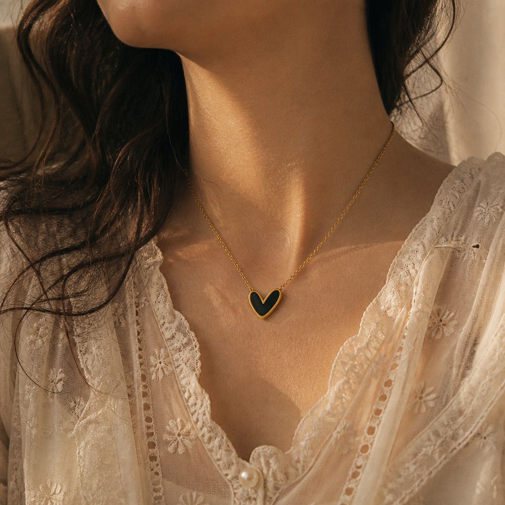 Simple Style Heart Shape Necklace For Women In Gold Featuring Titanium Steel Pendant With Shell Inlay
