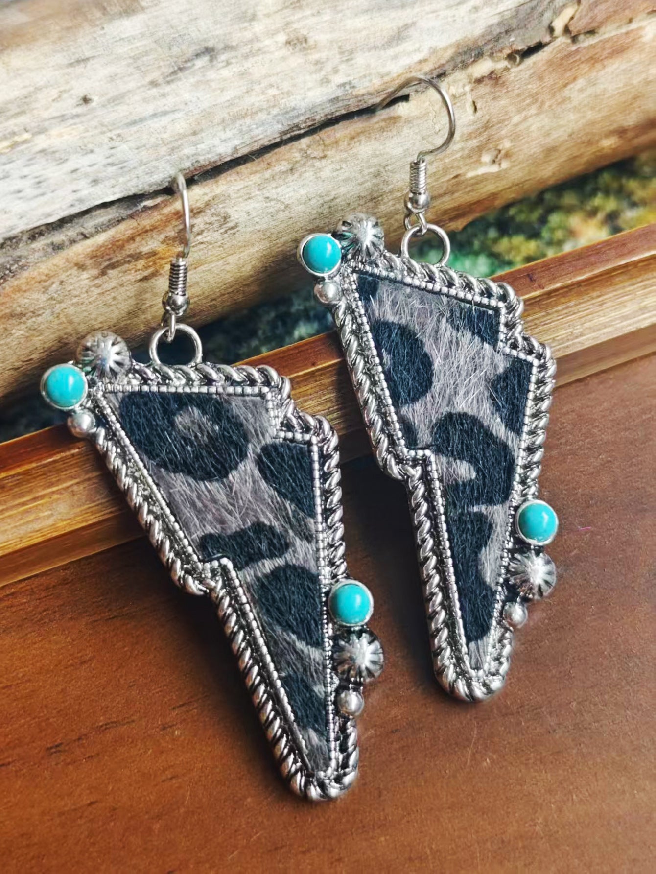 Bohemian Cow Pattern Drop Earrings For Women In White Zinc Alloy With Turquoise Inlay