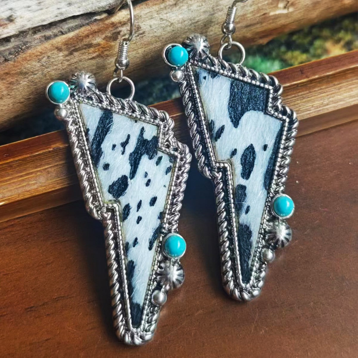 Bohemian Cow Pattern Drop Earrings For Women In White Zinc Alloy With Turquoise Inlay