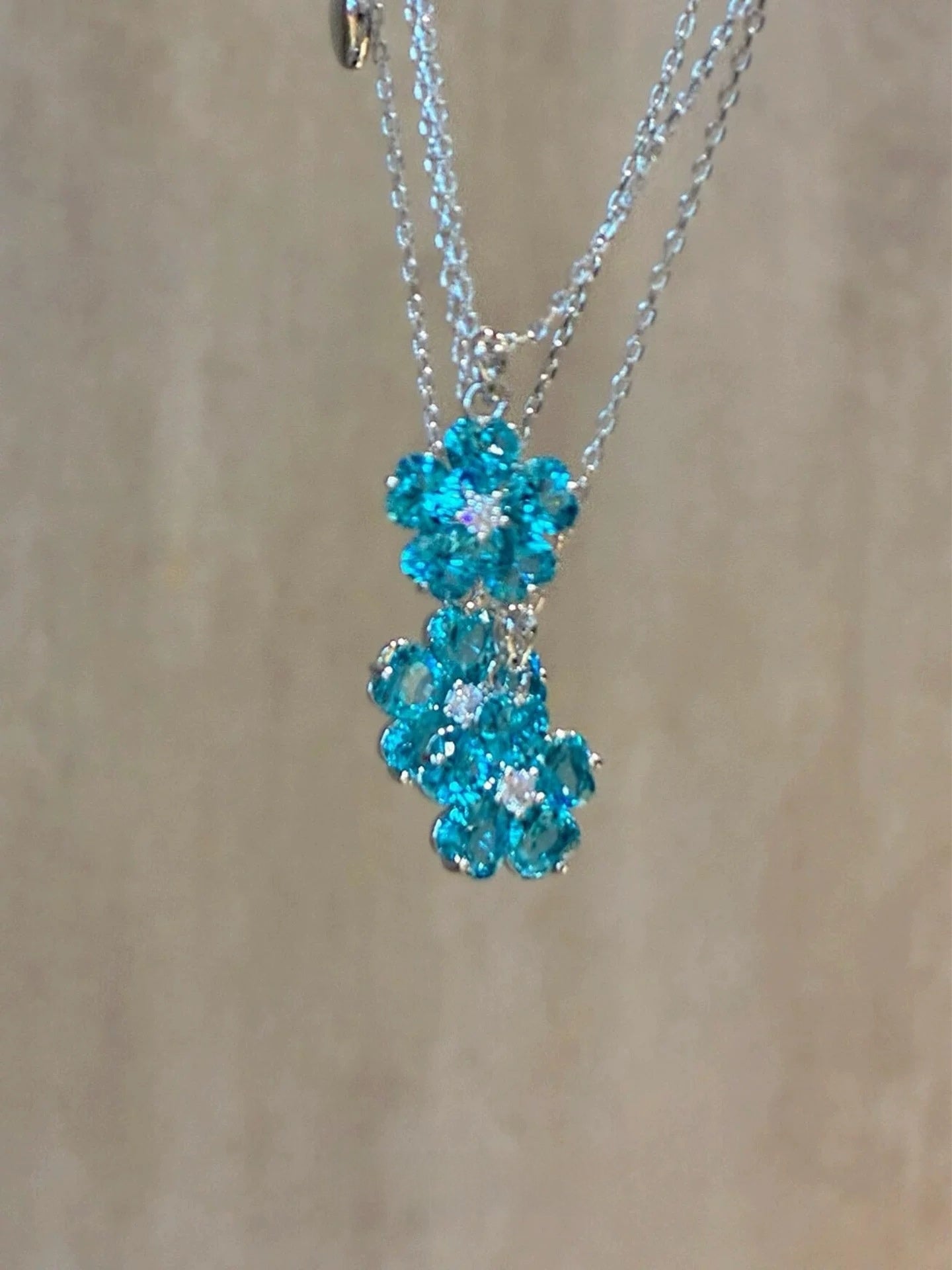 Blue Flowers Pendant Necklace For Women With Electroplated Zinc Alloy Material