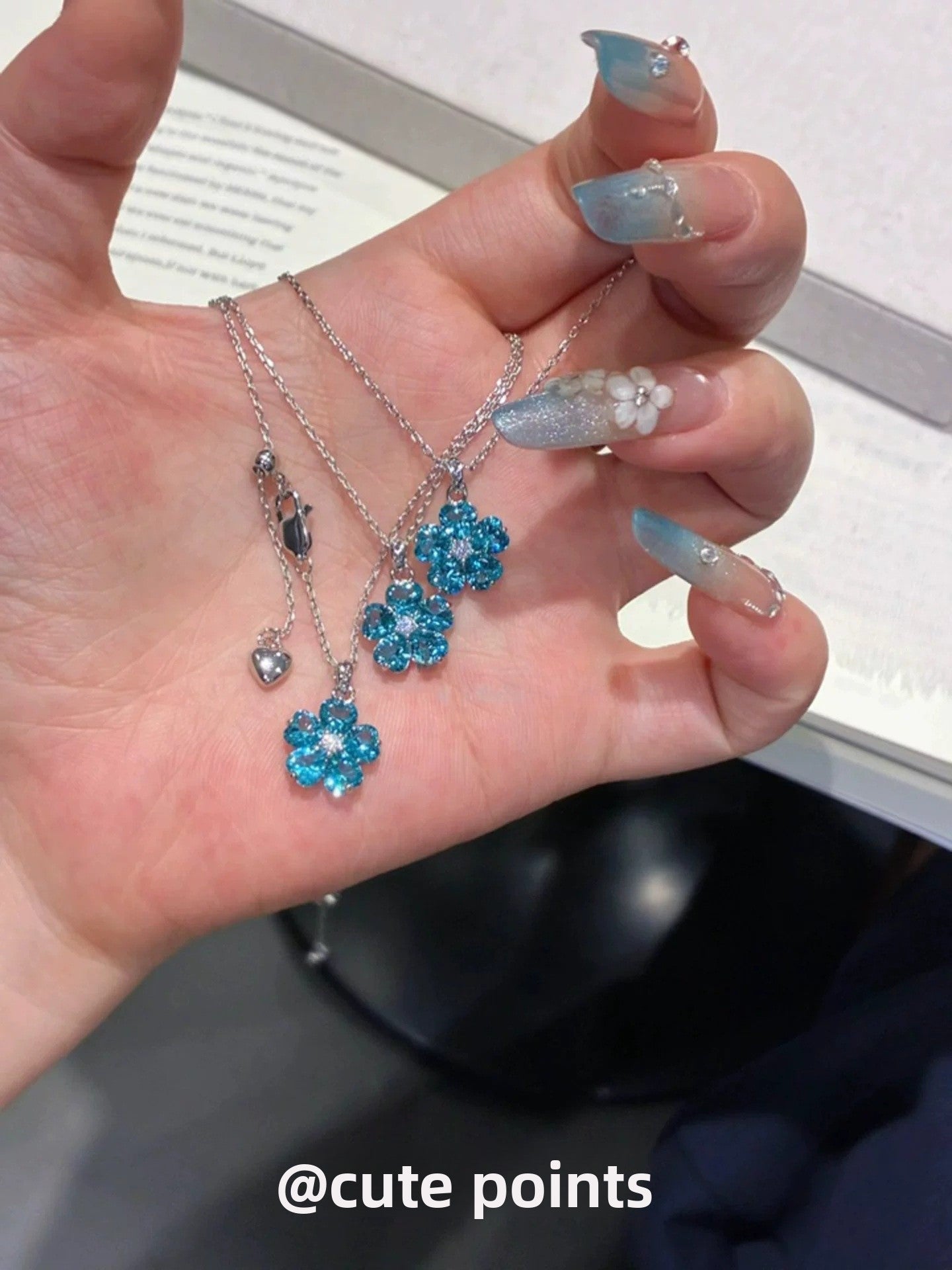 Blue Flowers Pendant Necklace For Women With Electroplated Zinc Alloy Material
