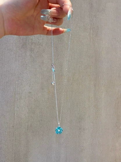 Blue Flowers Pendant Necklace For Women With Electroplated Zinc Alloy Material