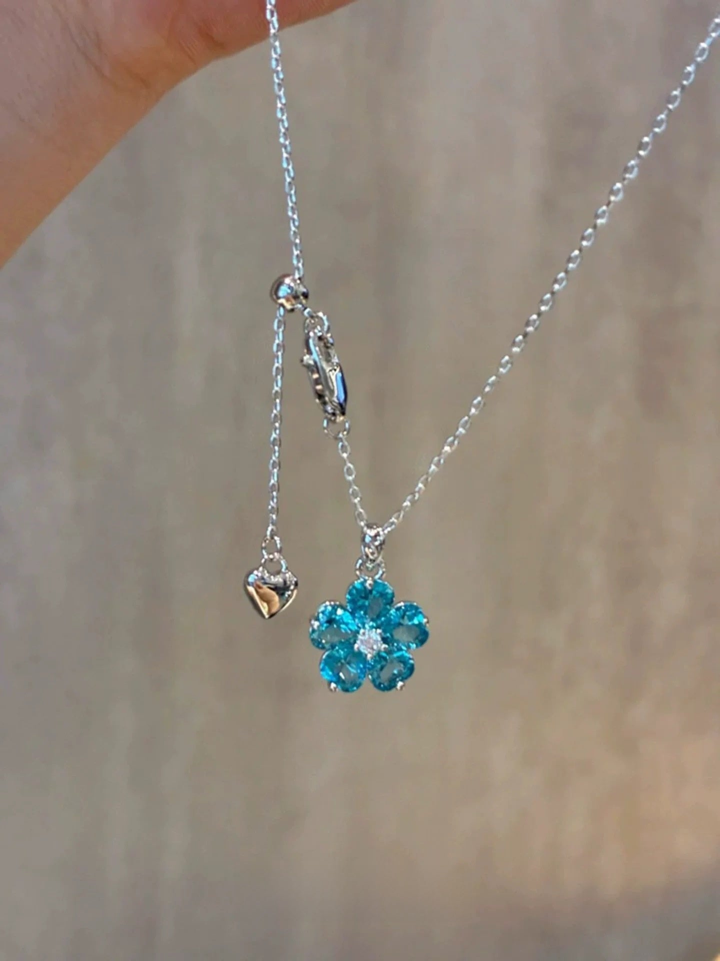 Blue Flowers Pendant Necklace For Women With Electroplated Zinc Alloy Material