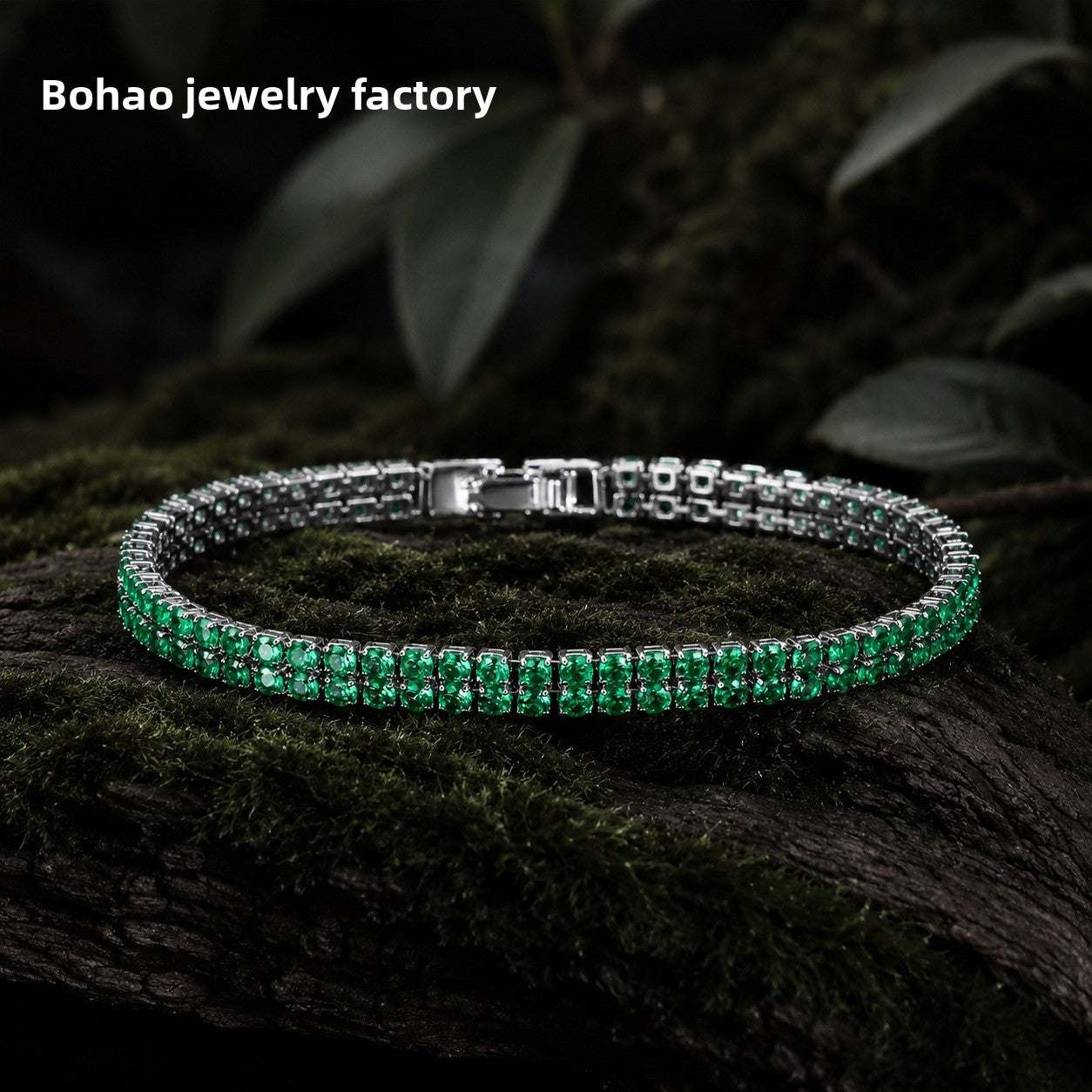 Women’s Circle Tennis Bracelet With Green Zircon Inlay Featuring A Classic Tennis Chain Design