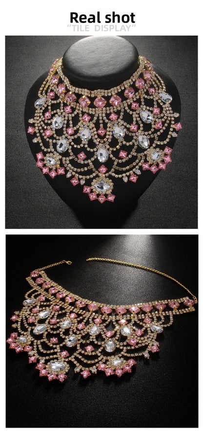 Luxurious Geometric Gold Necklace For Women With Rhinestone Pendant And Inlay Material