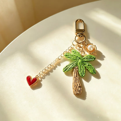 Starfish Knitting Key Chain In Green With Straw Material, Featuring A Vacation Style Design