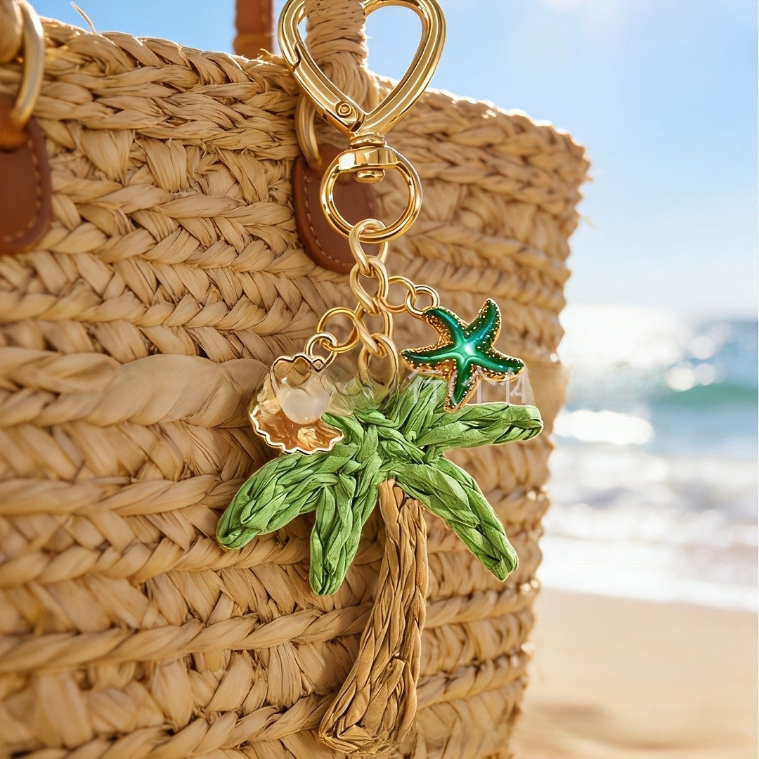 Starfish Knitting Key Chain In Green With Straw Material, Featuring A Vacation Style Design