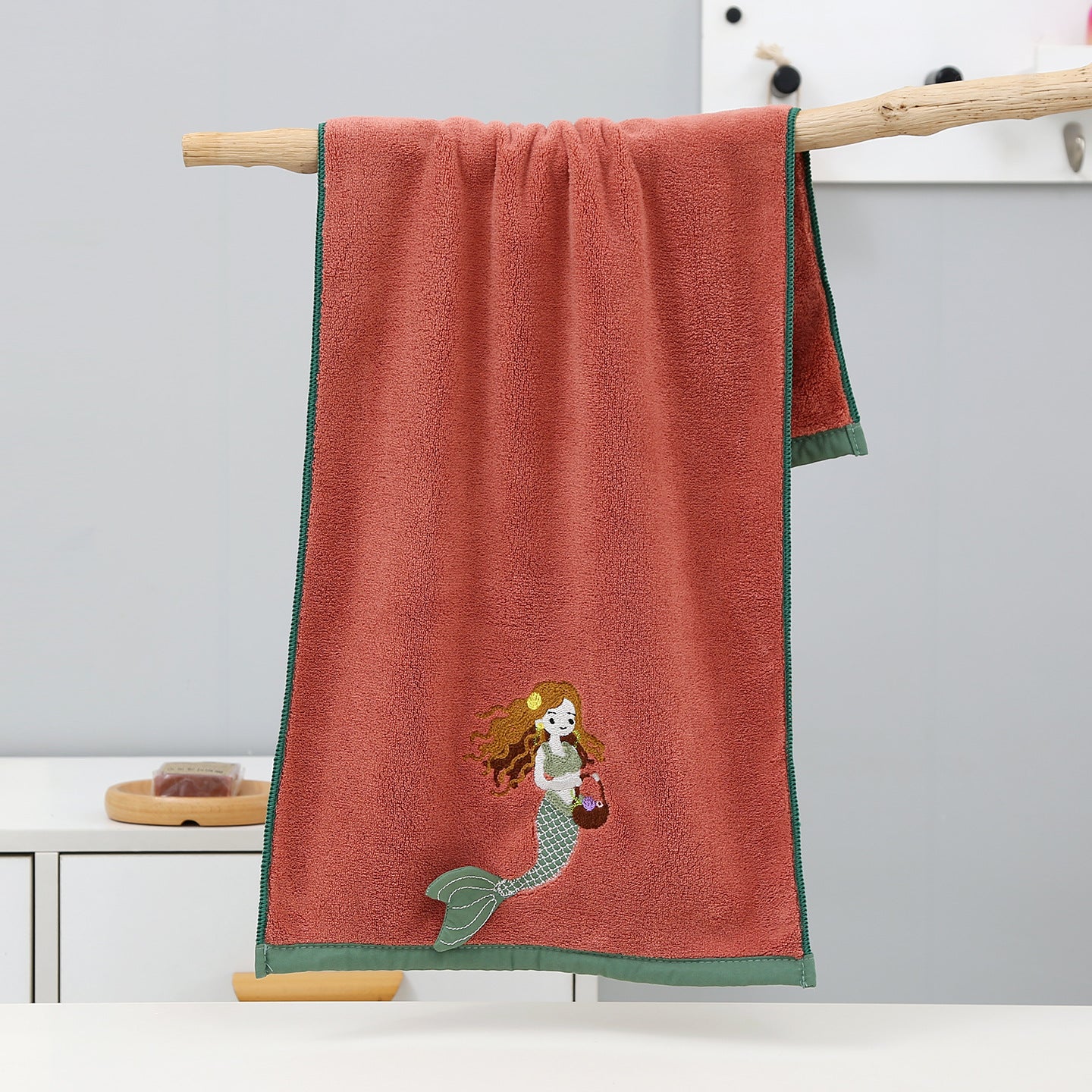 Soft And Absorbent Towels For Everyday Use, Available In Multiple Colors And Sizes