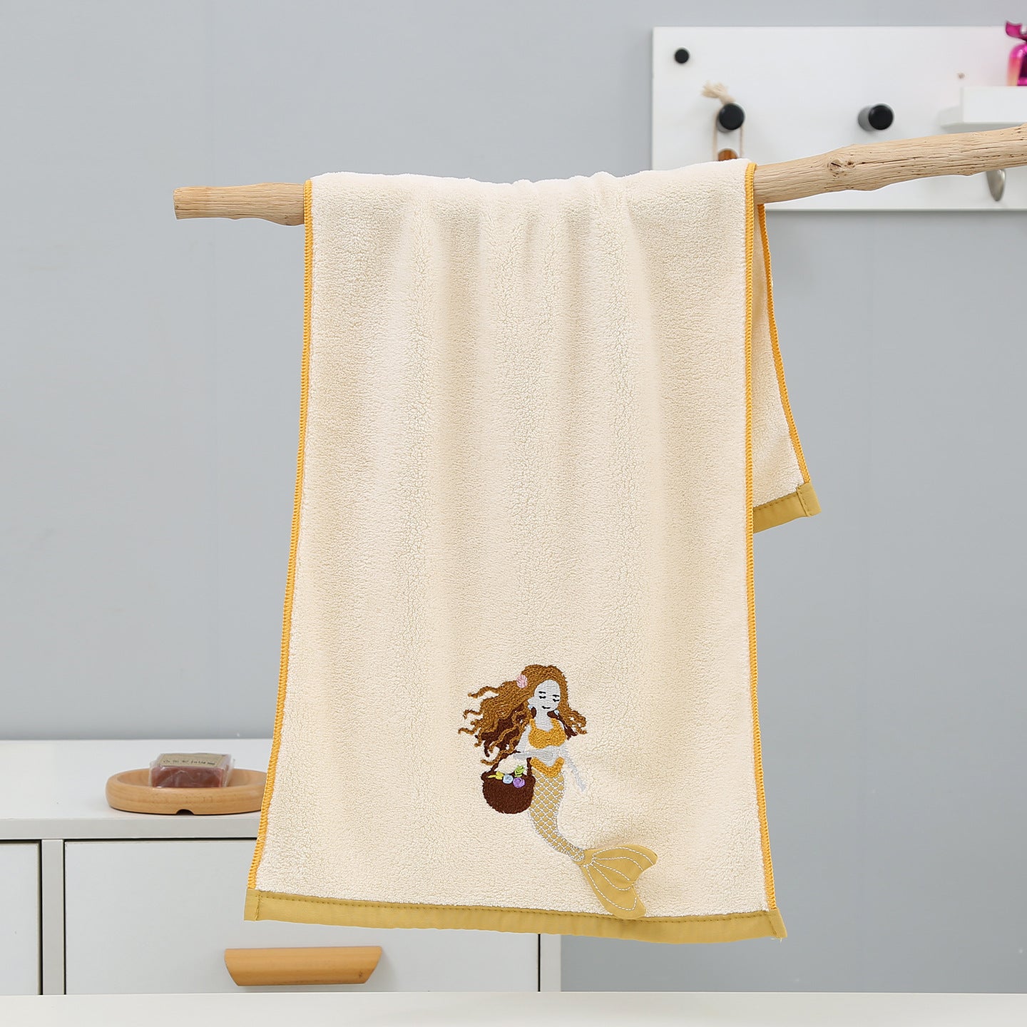 Soft And Absorbent Towels For Everyday Use, Available In Multiple Colors And Sizes
