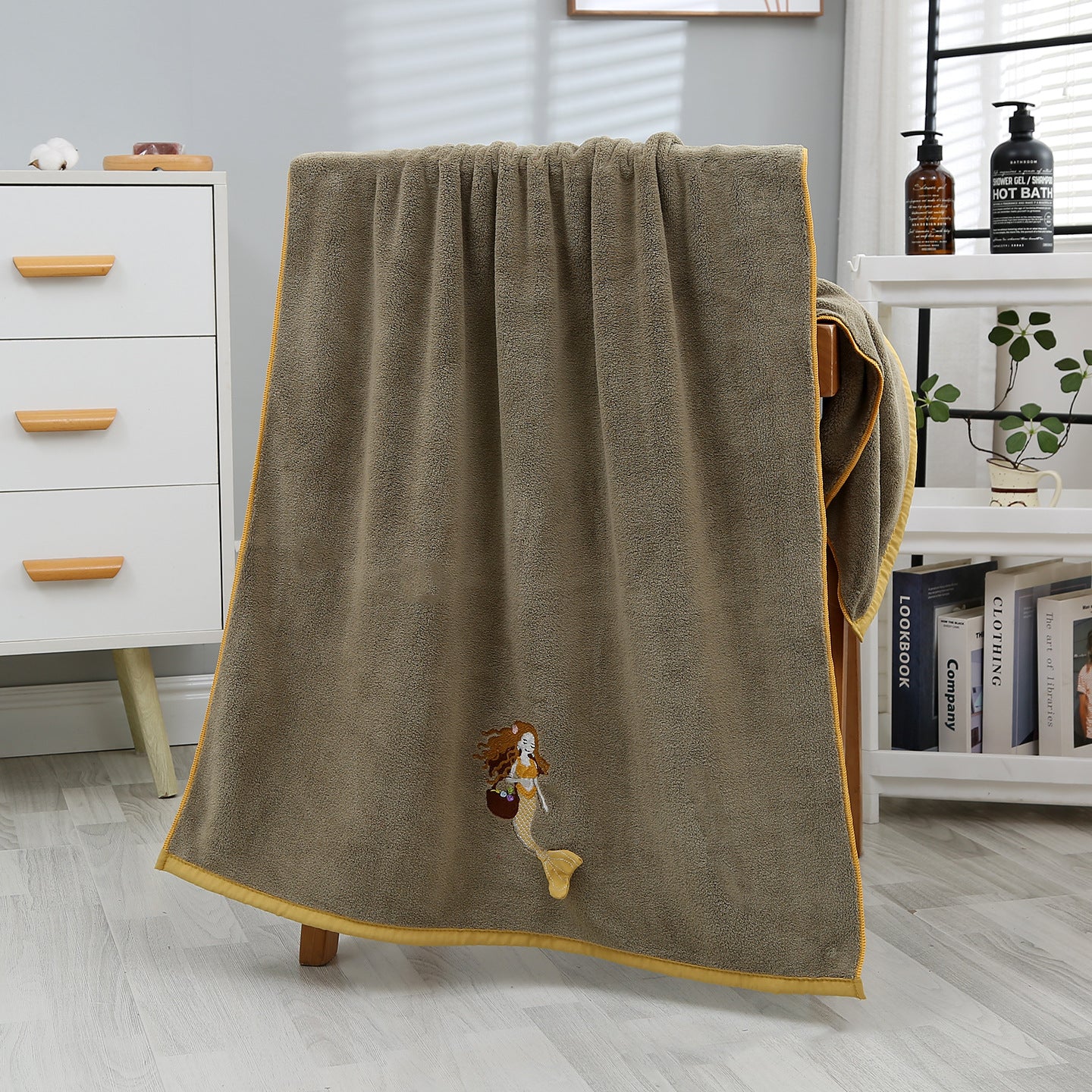 Soft And Absorbent Towels For Everyday Use, Available In Multiple Colors And Sizes