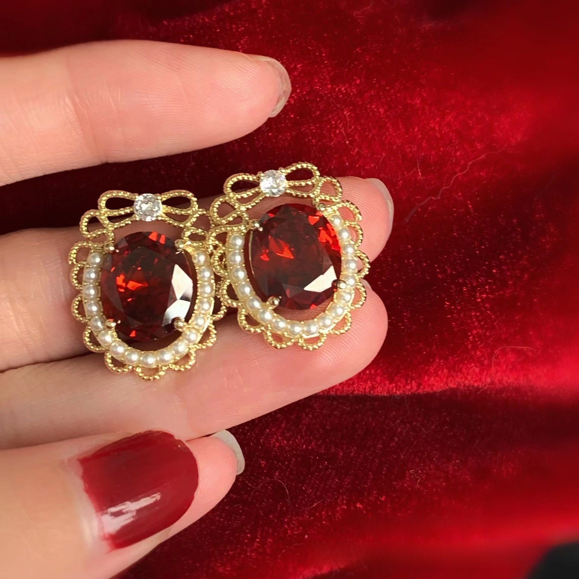 Retro Round Stud Earrings With Crystal Inlay In Wine Red, Alloy Body Featuring 925 Sterling Silver Ear Pins