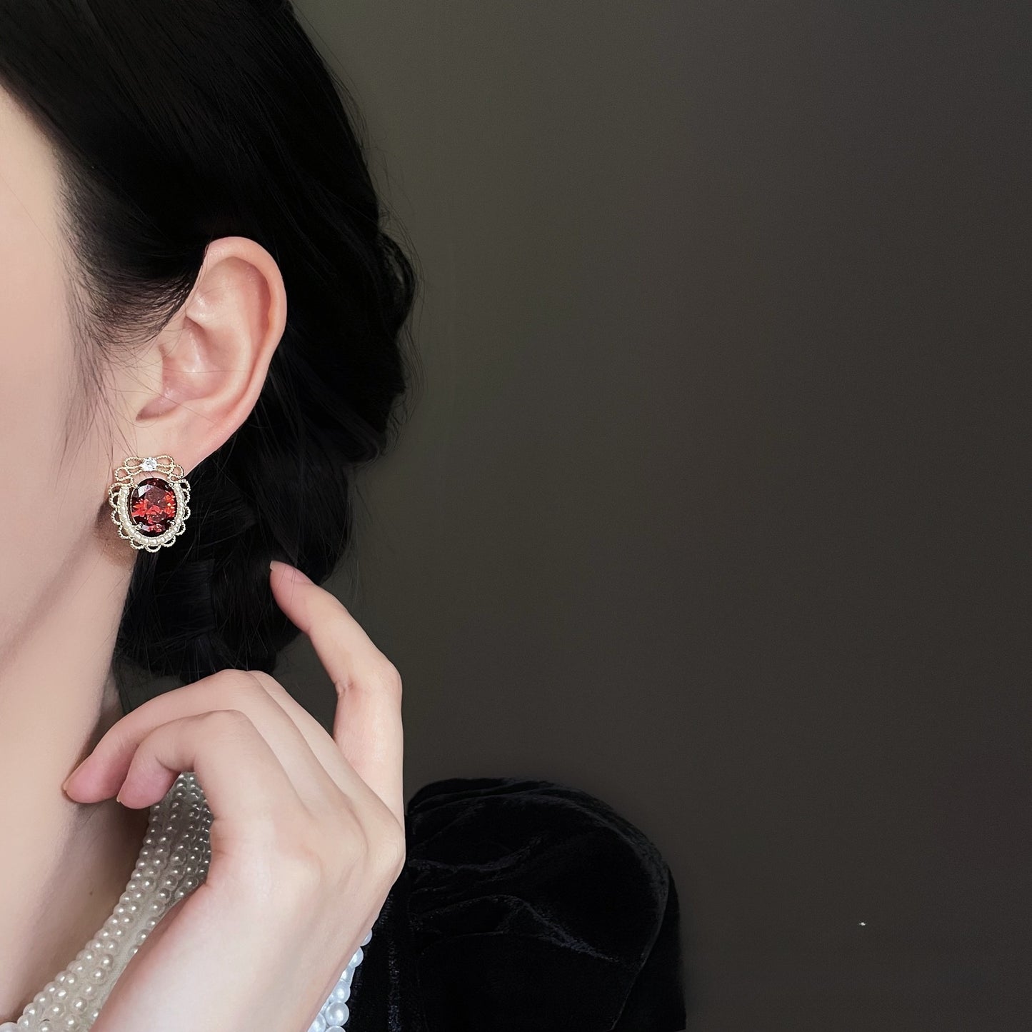 Retro Round Stud Earrings With Crystal Inlay In Wine Red, Alloy Body Featuring 925 Sterling Silver Ear Pins