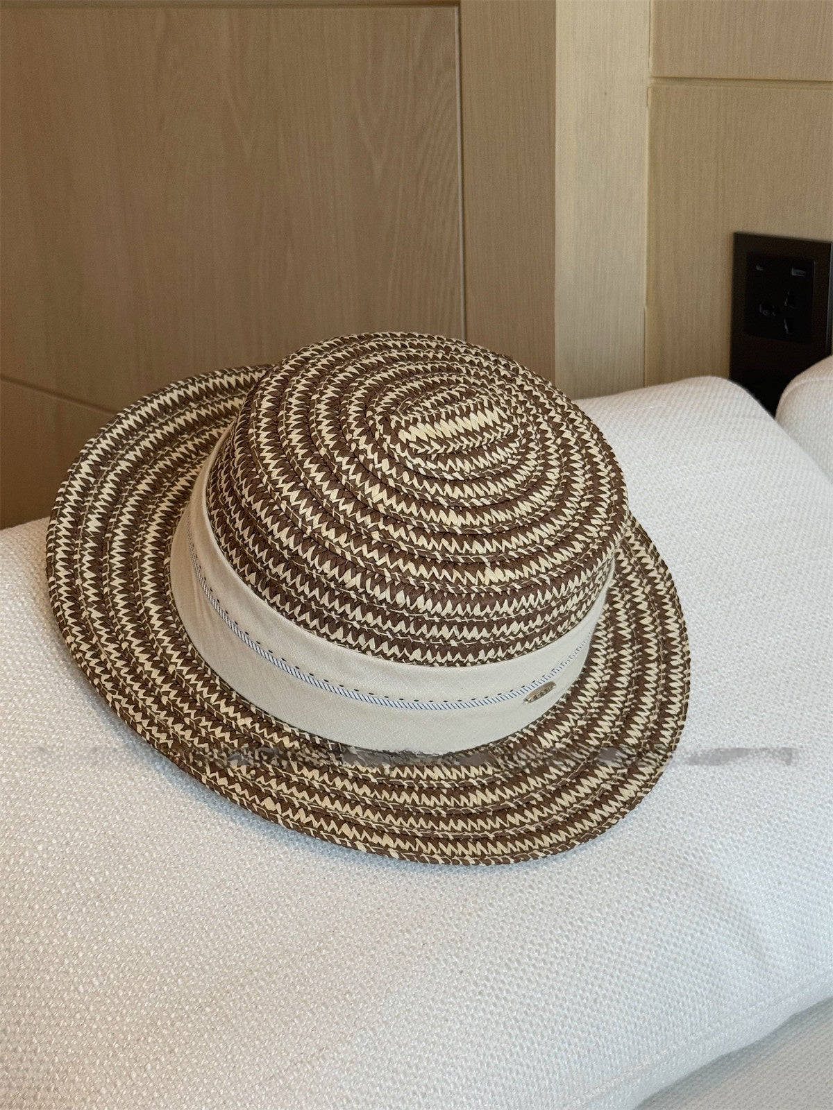 French Style Women’s Stripe Straw Hat With Short Brim, Featuring UV Protection And Braid Craftsmanship