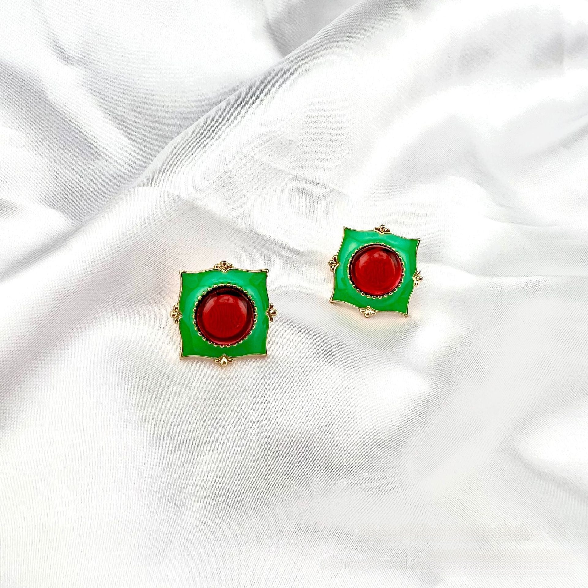 Retro Geometric Silver Enamel Stud Earrings In Alloy With Clip-On Ear Caps
