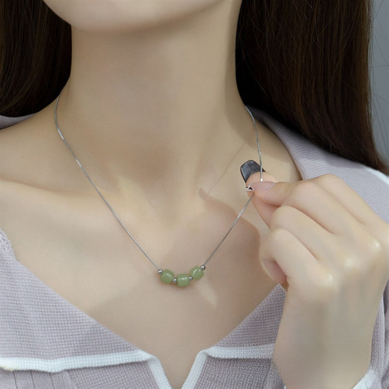 Sweet Round Pendant Necklace For Women In Gold Featuring Electroplated Metal And Natural Stone