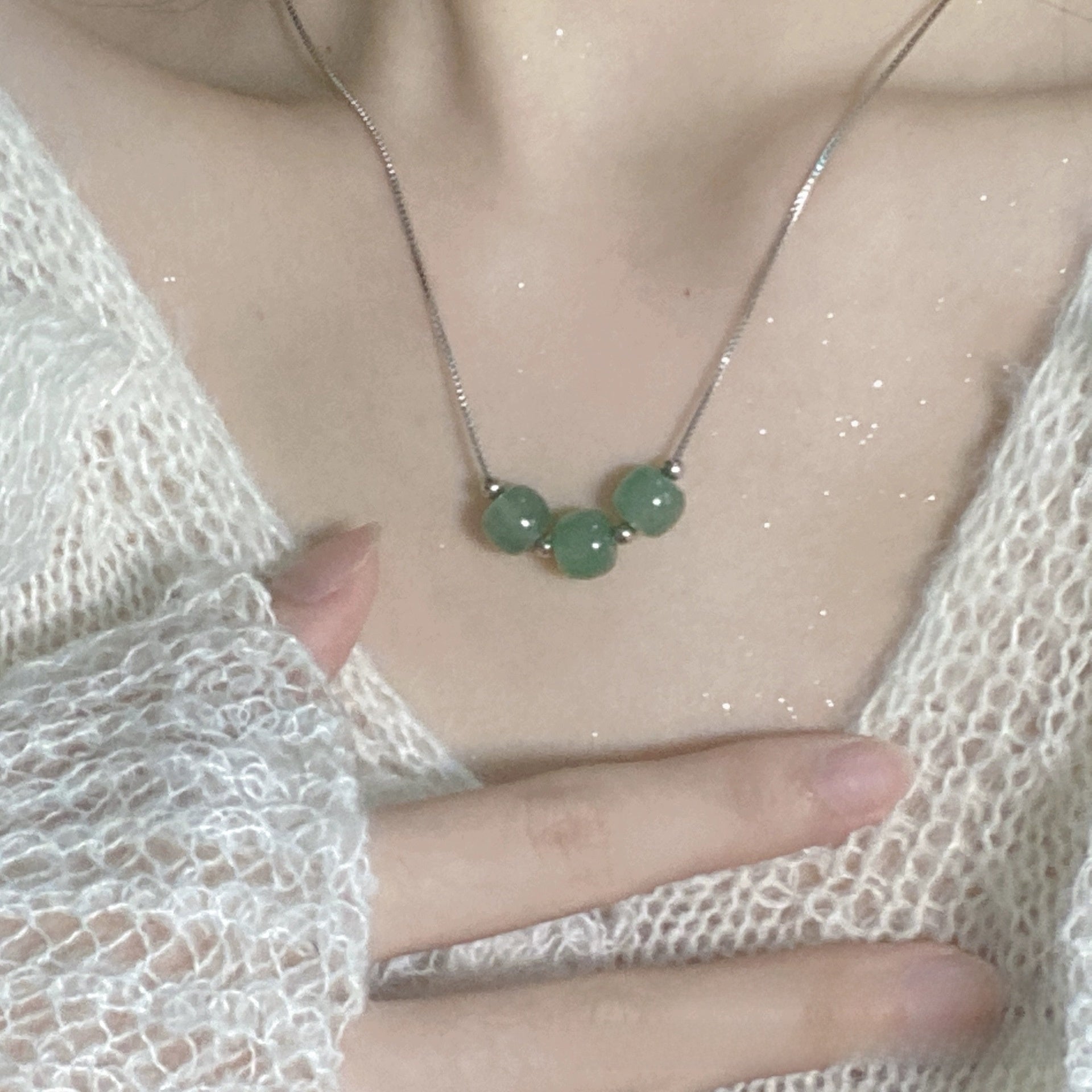 Sweet Round Pendant Necklace For Women In Gold Featuring Electroplated Metal And Natural Stone