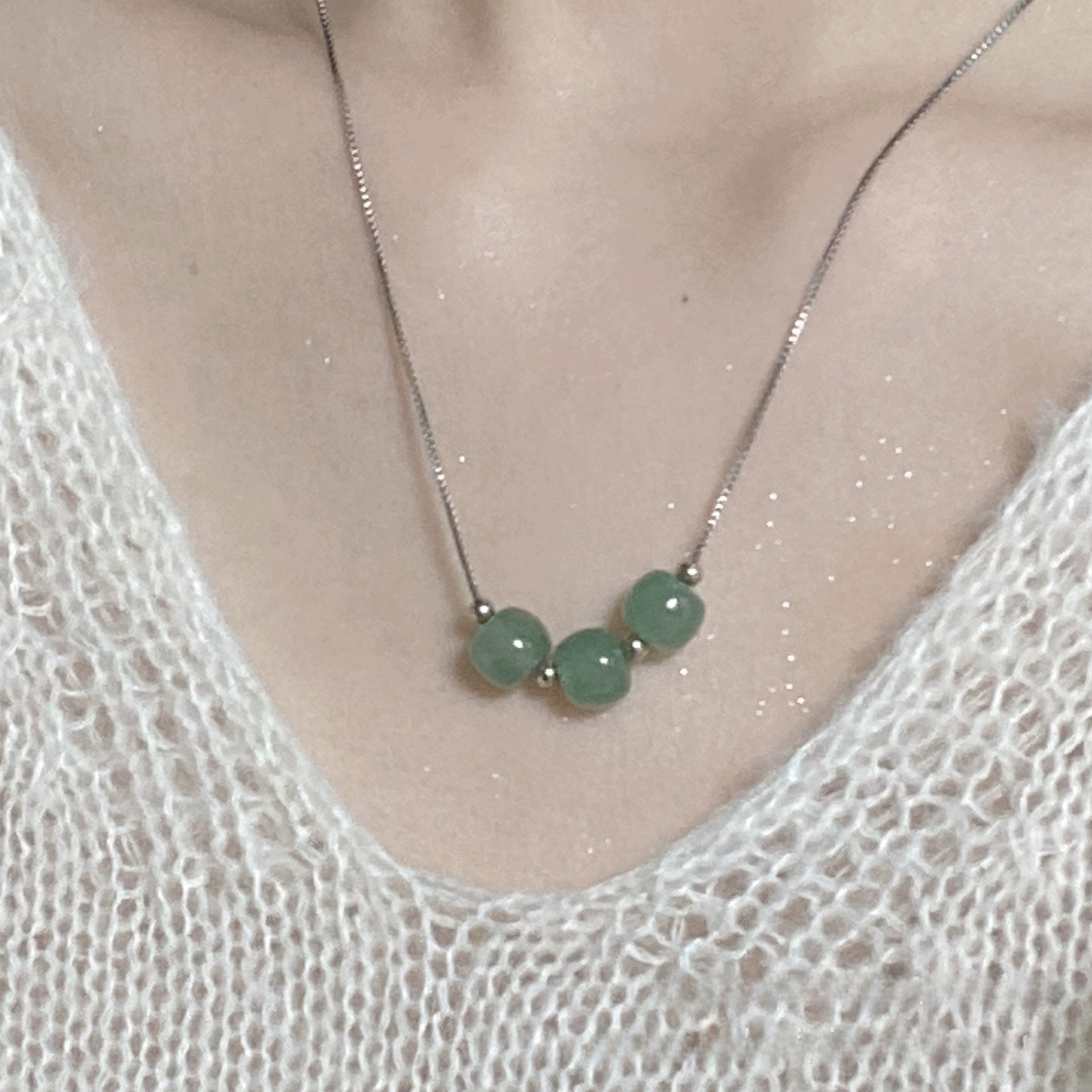 Sweet Round Pendant Necklace For Women In Gold Featuring Electroplated Metal And Natural Stone
