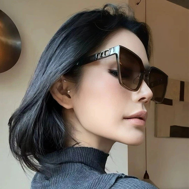 Unisex Square Full Frame Sunglasses With PC Lens Material In Dyed Black For Spring And Summer