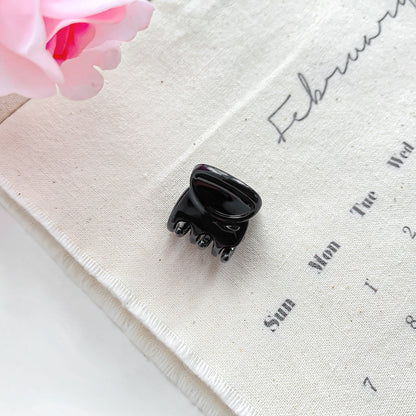 Modern Style Quadrilateral Hairpin For Women, Made Of Durable Plastic