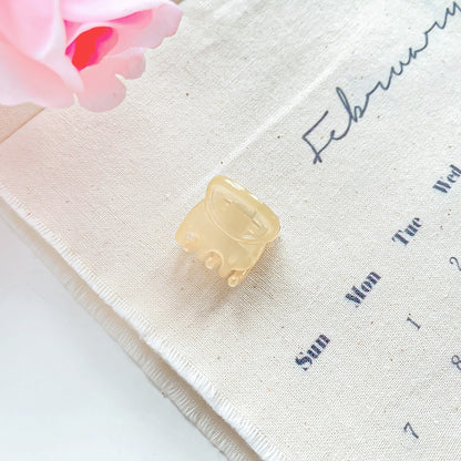 Modern Style Quadrilateral Hairpin For Women, Made Of Durable Plastic
