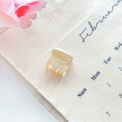 Modern Style Quadrilateral Hairpin For Women, Made Of Durable Plastic