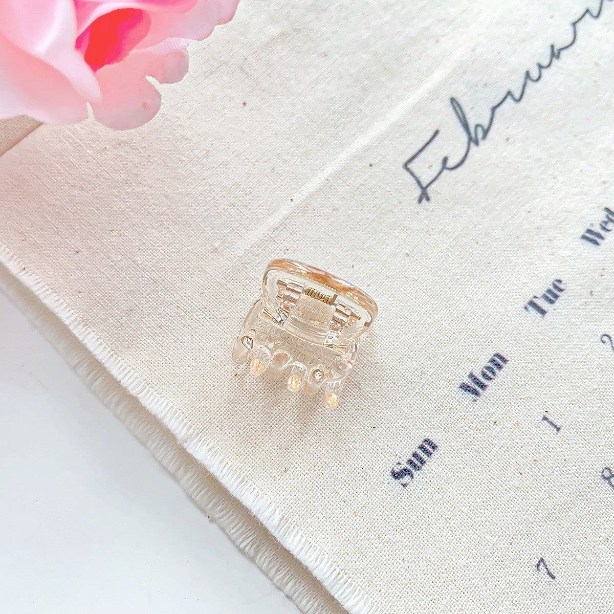 Modern Style Quadrilateral Hairpin For Women, Made Of Durable Plastic