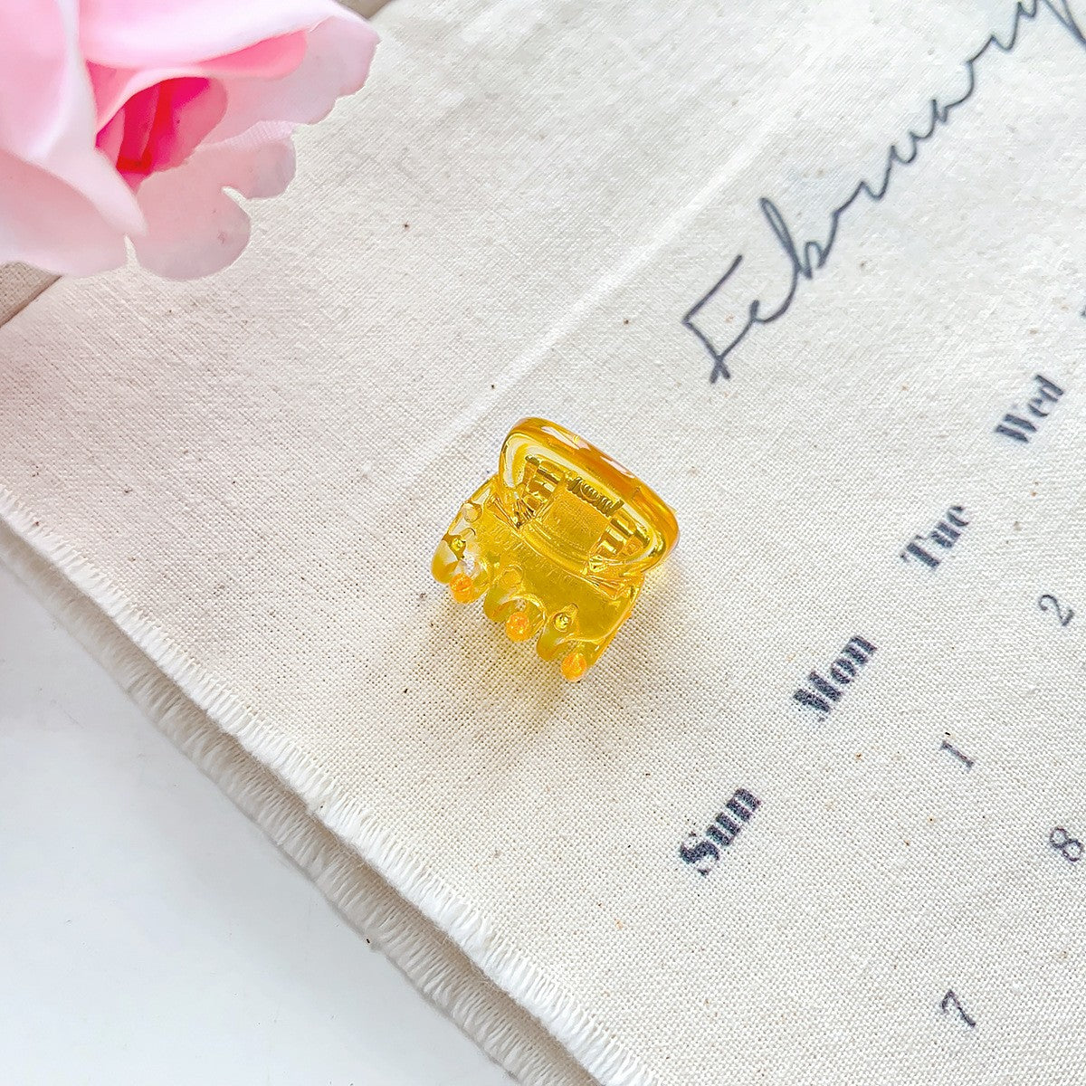 Modern Style Quadrilateral Hairpin For Women, Made Of Durable Plastic