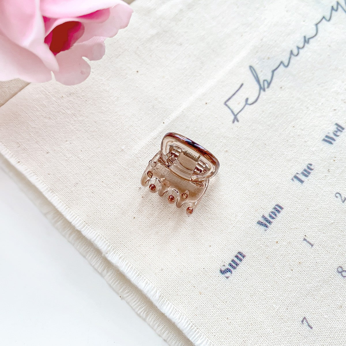 Modern Style Quadrilateral Hairpin For Women, Made Of Durable Plastic