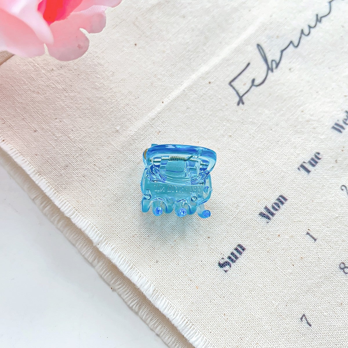 Modern Style Quadrilateral Hairpin For Women, Made Of Durable Plastic