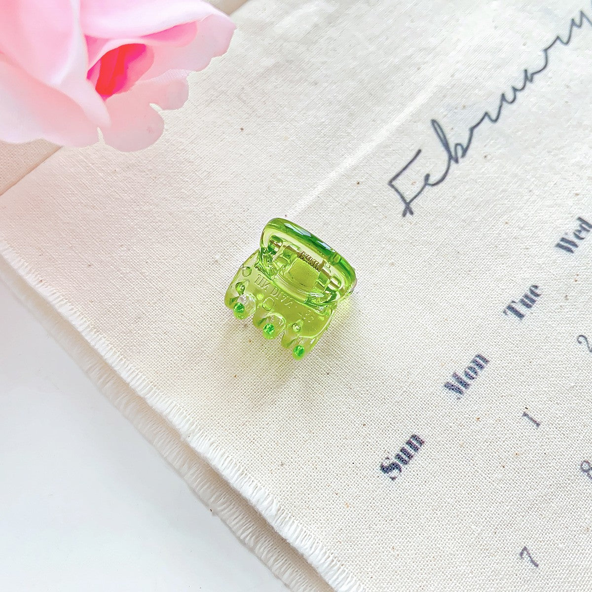 Modern Style Quadrilateral Hairpin For Women, Made Of Durable Plastic