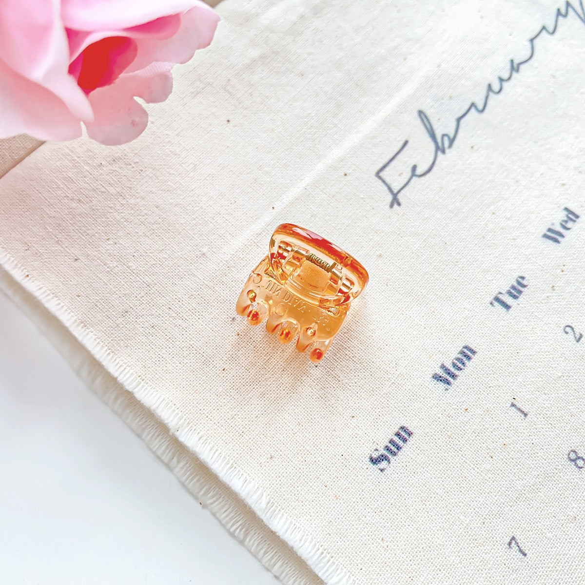 Modern Style Quadrilateral Hairpin For Women, Made Of Durable Plastic