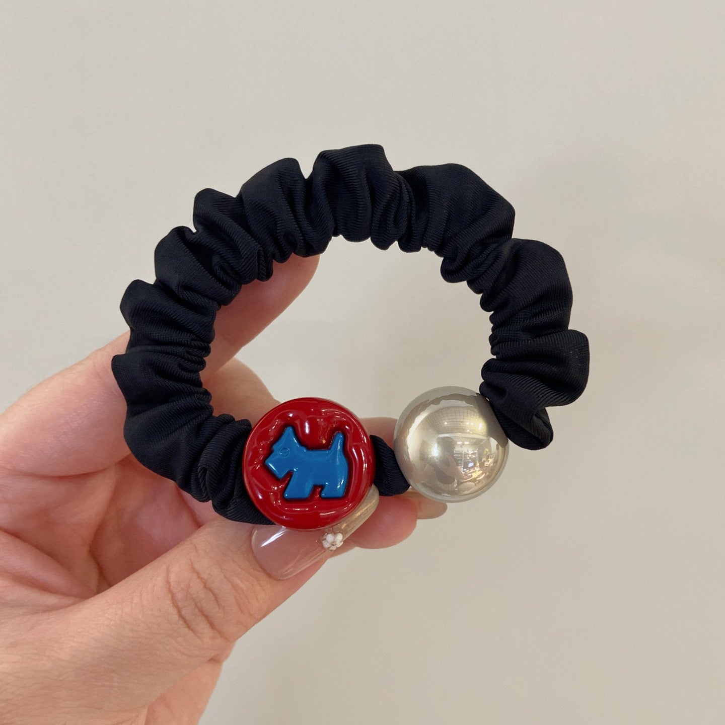 Simple Style Solid Color Scrunchie Hair Accessory In Dyed Black Featuring Durable Alloy Material