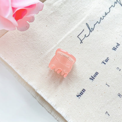 Modern Style Quadrilateral Hairpin For Women, Made Of Durable Plastic