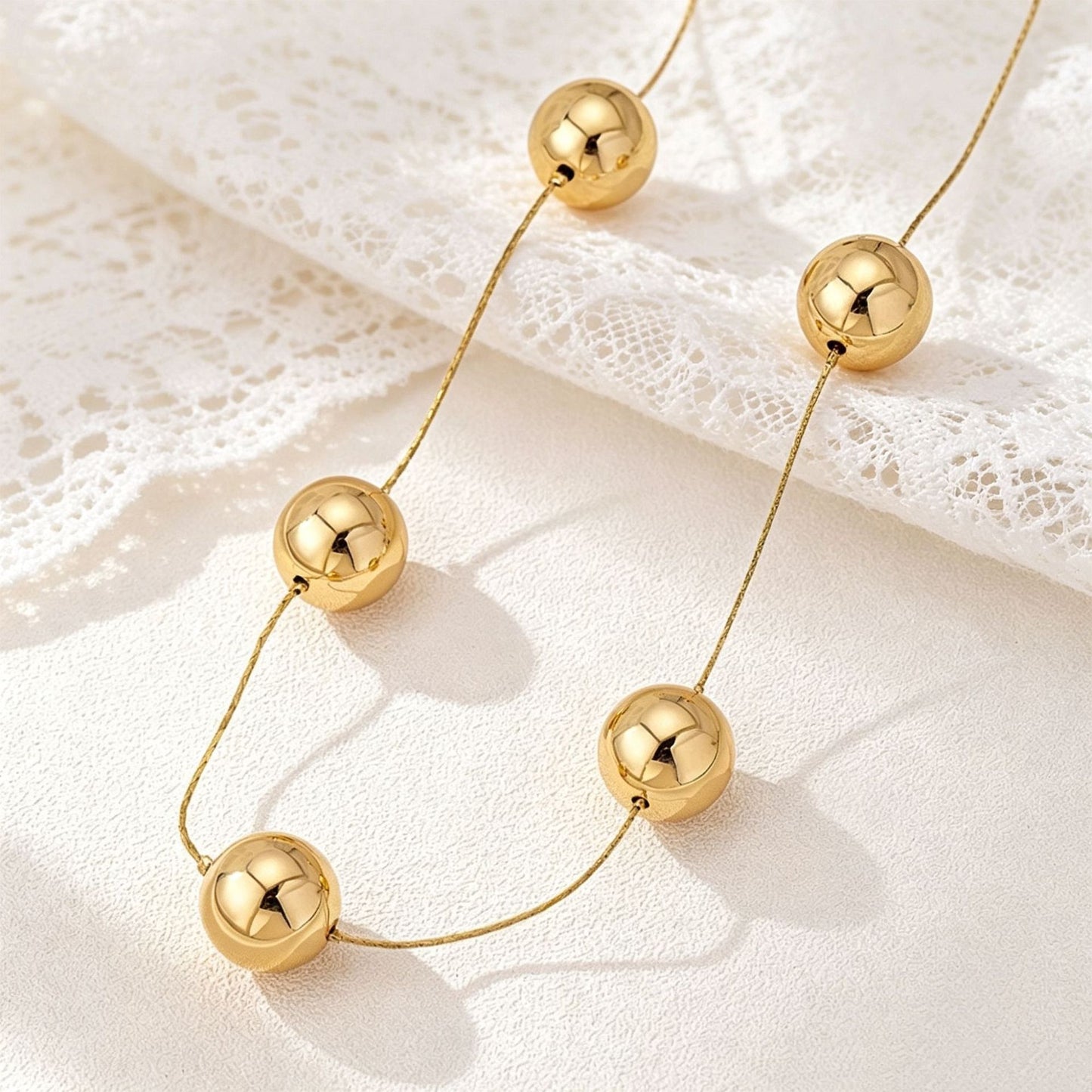 Exaggerated Geometric Gold Necklace For Women In Mixed Materials, Perfect For Casual Wear