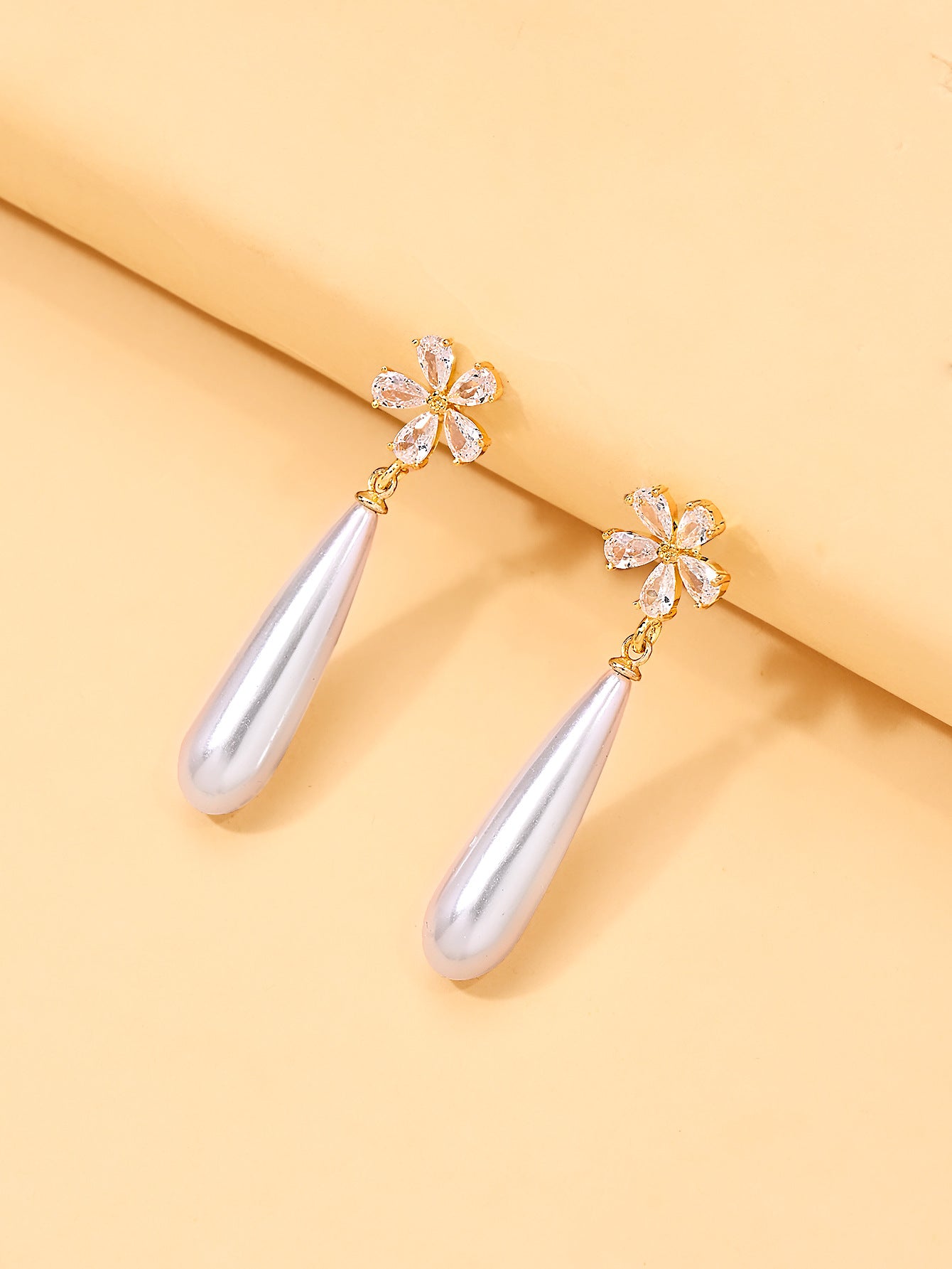 Petal Stud Earrings For Women In Silver Featuring Imitation Pearl And Zircon With Basic Style