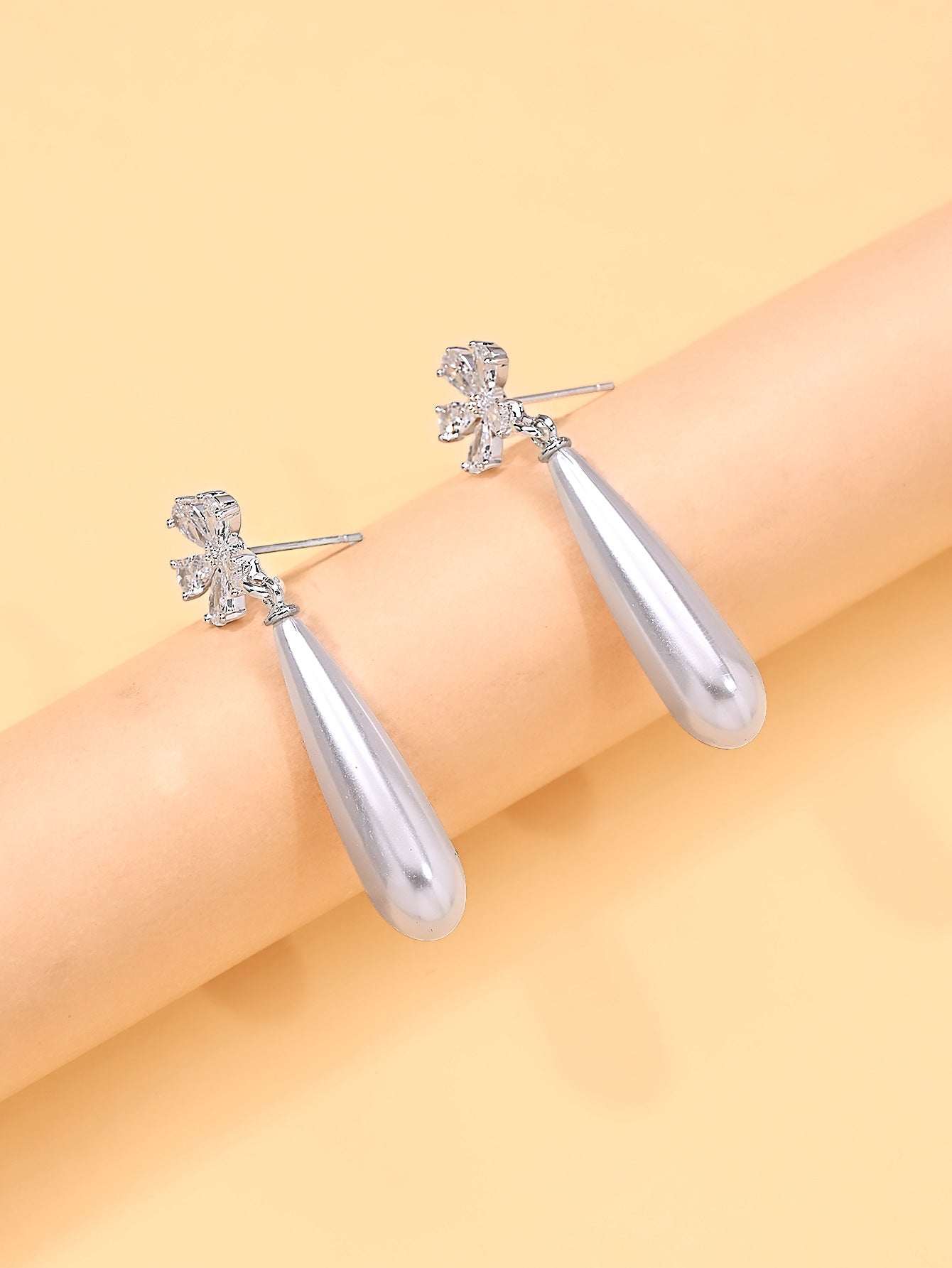 Petal Stud Earrings For Women In Silver Featuring Imitation Pearl And Zircon With Basic Style